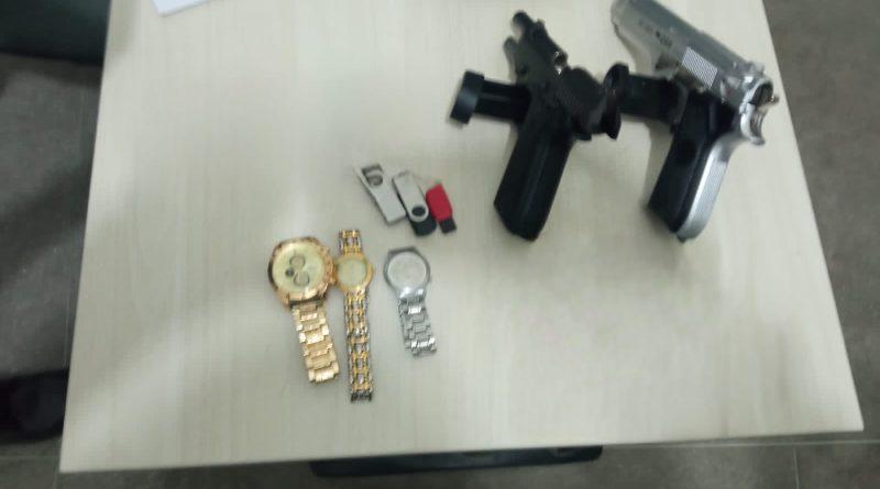 Polícia Militar prende acusados de assaltar casa e fazer moradores de reféns na cidade de Uiraúna