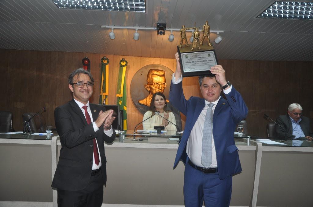 Senador Efraim Filho recebe Título de Cidadania em Campina Grande