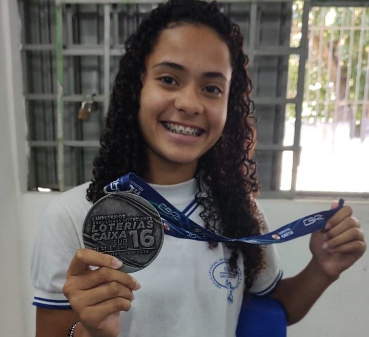 Aluna de escola estadual fica em 2º lugar no Campeonato Brasileiro de Atletismo e ocupa 8º no ranking mundial