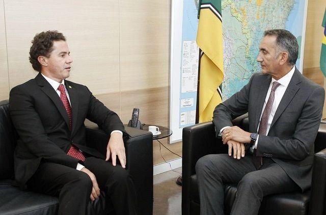 Após contato com ministro, Veneziano tranquiliza gestores sobre pagamentos aos pipeiros e continuidade do abastecimento de carros pipa na Paraíba