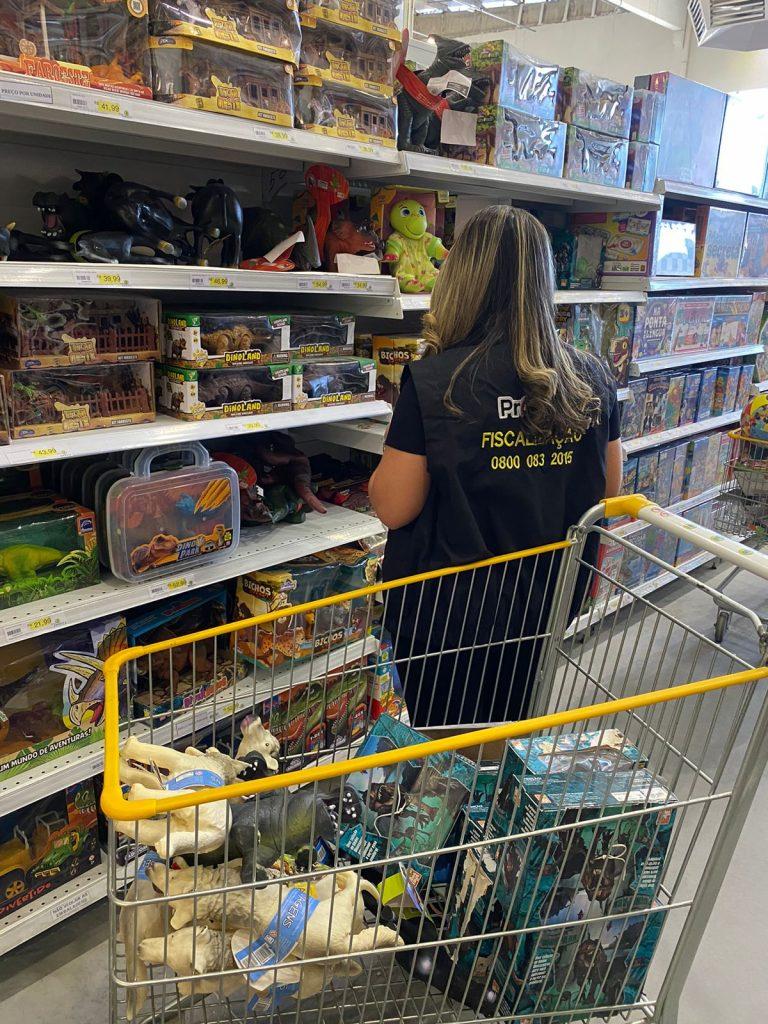 Fiscalização do Procon-JP no comércio de brinquedo da Capital apreende 102 produtos e autua cinco lojas