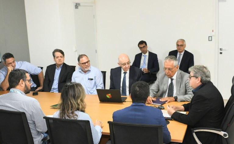 João Azevêdo discute uso de bioenergias com setor sucroalcooleiro da Paraíba