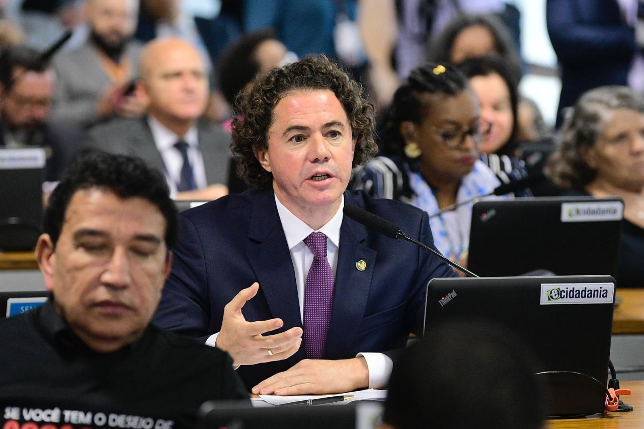 Lula sanciona relatório de Veneziano aprovado no Senado que compensa em R$ 27 bilhões perdas de receitas de estados e municípios