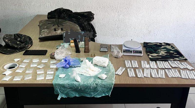 PM apreende drogas, balança de precisão e munições em casa usada pelo tráfico na Capital