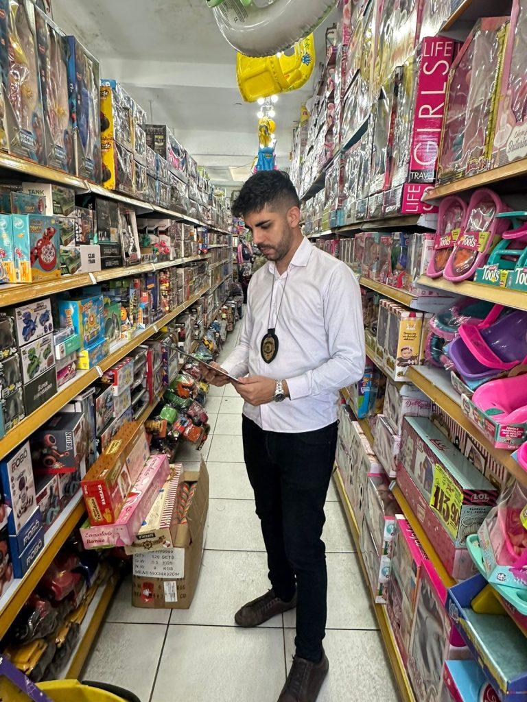 Procon-JP apreende 299 brinquedos e autua 12 lojas em fiscalização no comércio da Capital esta semana
