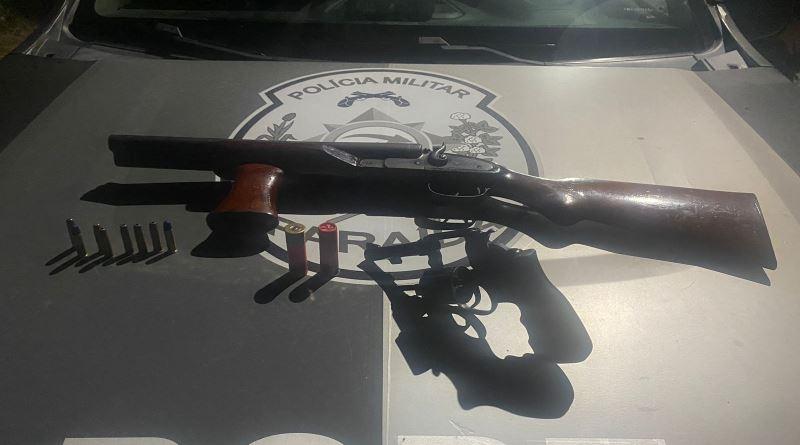 REINCIDÊNCIA: Acusado que já reponde por tráfico e receptação é preso pela PM com armas de fogo