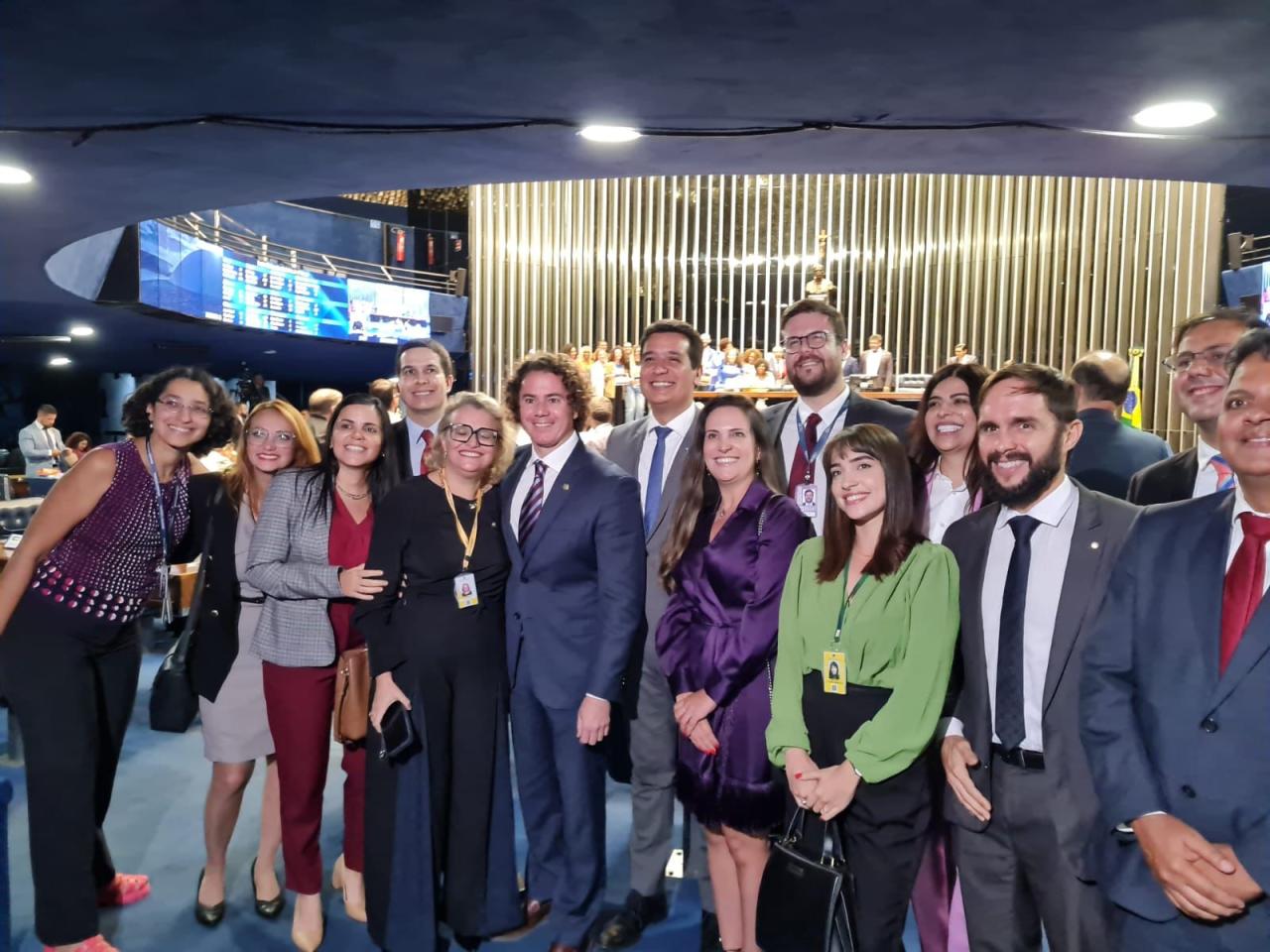 Senado aprova Relatório de Veneziano que cria gratificação a defensor público que acumular funções