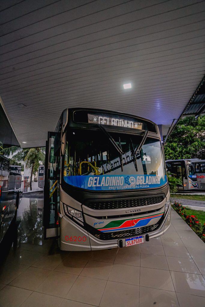 Cícero Lucena apresenta novos ônibus ‘Geladinho’, com maior conforto aos usuários de João Pessoa