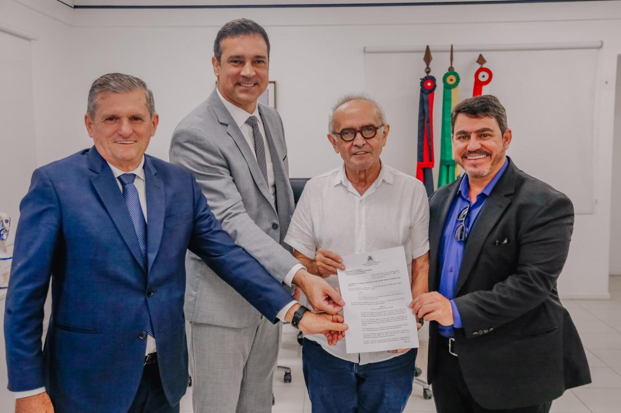 Cícero sanciona lei que cria incentivos para estabelecimentos comerciais e residências do Centro de João Pessoa