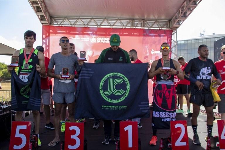 Corrida Pela Vida atrai mais de mil pessoas no feriado de Proclamação da República, na Capital