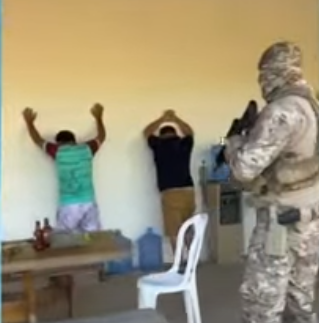 Homem é preso suspeito de tráfico internacional de drogas, na Paraíba