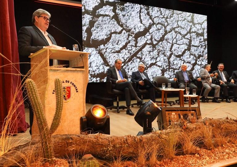 João Azevêdo destaca ações para o desenvolvimento econômico e sustentável do semiárido em seminário do TCE