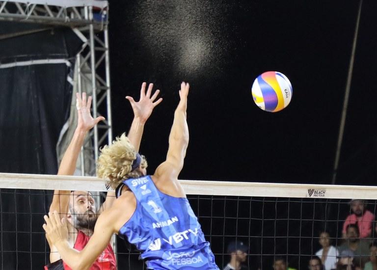 João Azevêdo prestigia encerramento do Circuito Mundial de Vôlei de Praia em João Pessoa