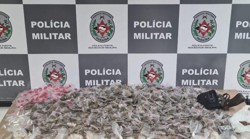 PM apreende revólver e mais de 1 mil porções de drogas durante ação na zona sul da Capital