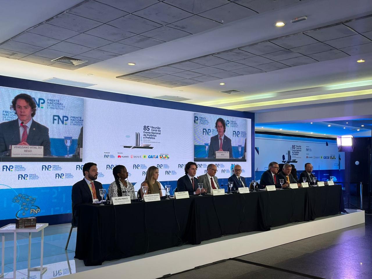 Presidentes em exercício da República e do Senado, Alckmin e Veneziano abrem a 85ª Reunião Geral da Frente Nacional de Prefeitas e Prefeitos