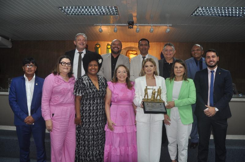 Primeira-Dama do Estado recebeu a Cidadania Campinense pela dedicação Social e Cultural