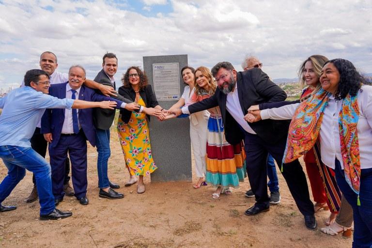 Vice-governador Lucas Ribeiro prestigia lançamento da pedra fundamental para expansão do Parque Tecnológico e do Centro de Energias Renováveis do Insa
