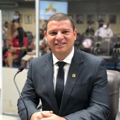 Bruno reconduz à gestão da Sejel o ex-vereador Dinho Papaléguas