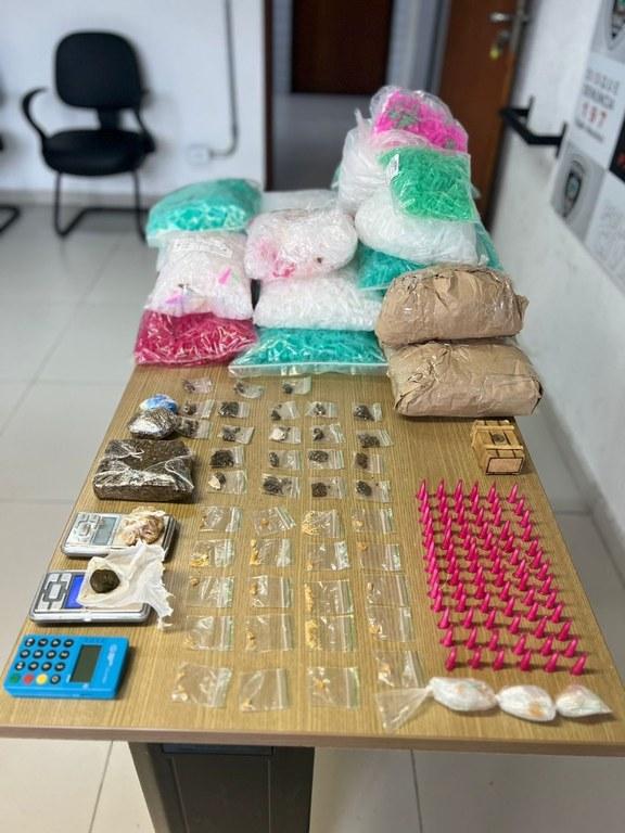 DCCPAT: Polícia Civil prende mulher com drogas e milhares de ‘pinos de cocaína’ em João Pessoa