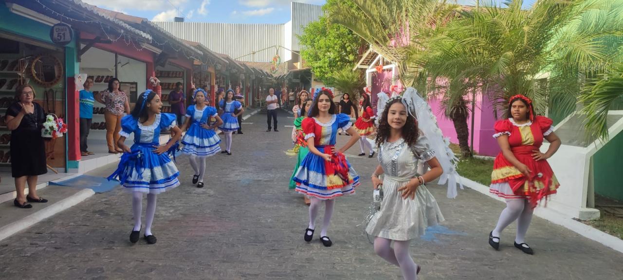 Grupo Pastoril inaugura as festividades do Natal Iluminado, na Vila do Artesão