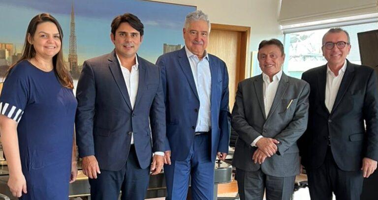 Na sede da Band, em São Paulo, presidentes da Arapuan e Band celebram parceria que mexe com mercado paraibano