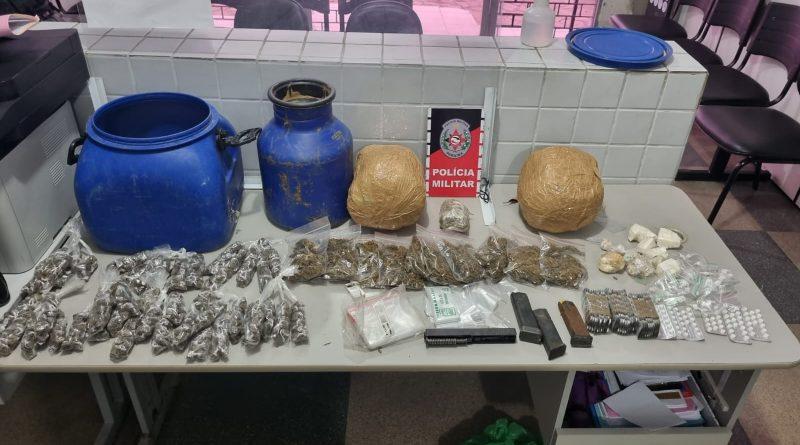 Operação apreende drogas e carregadores de pistola em comunidade de Bayeux