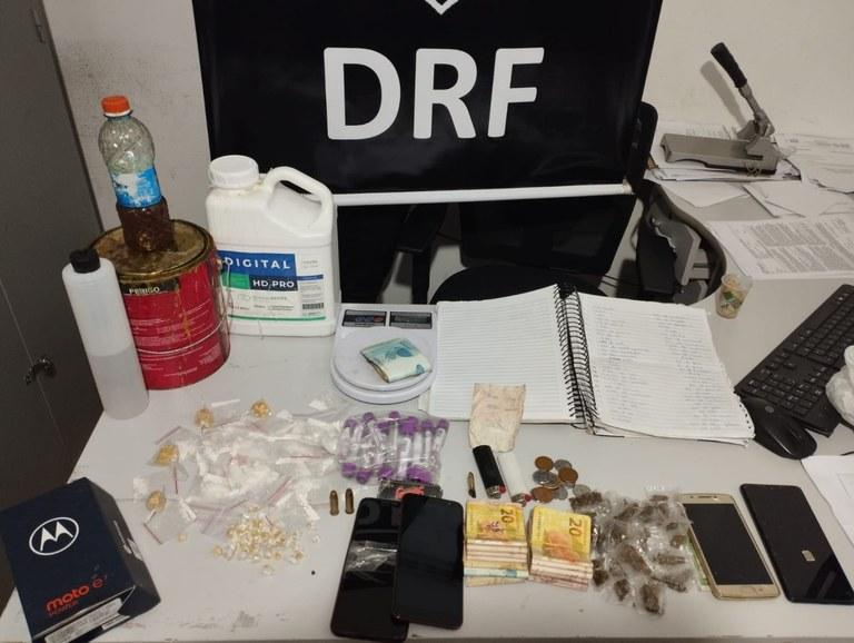 Polícia Civil prende suspeito de tráfico e apreende drogas e adolescente no município de Patos