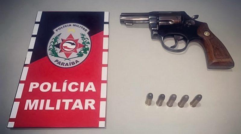 Polícia Militar prende suspeito com arma de fogo em Jacaraú