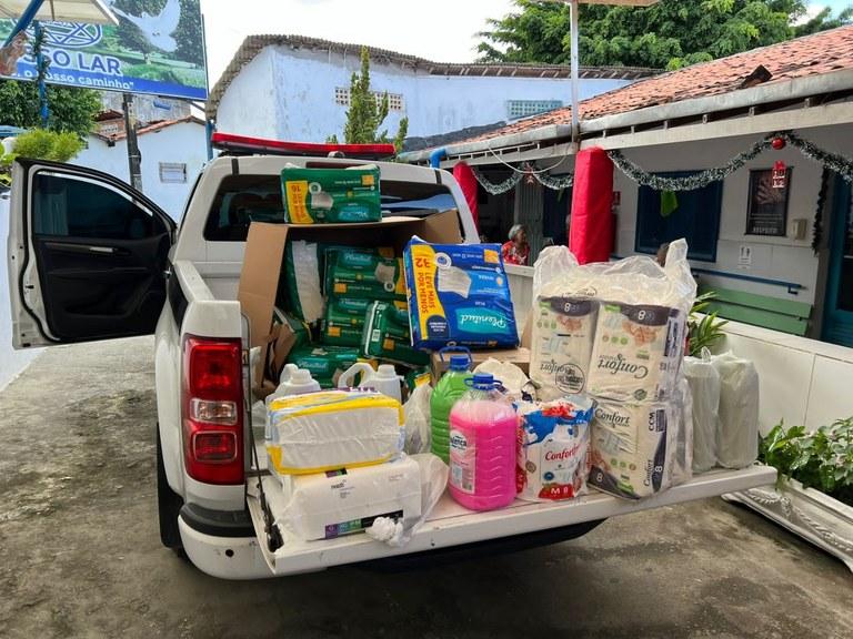 Policiais civis da 1ª DSPC realizam entrega de produtos arrecadados à Instituição de Longa Permanência em João Pessoa