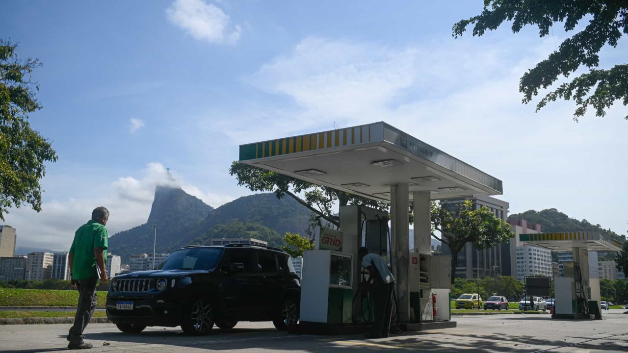Preço do etanol cai em 17 Estados, sobe em 3 e no DF e fica estável em 6, diz ANP