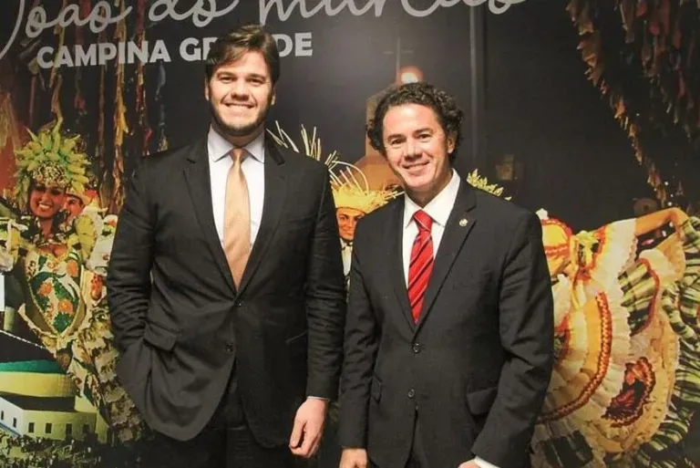 Veneziano confirma presença no evento de filiação de Bruno Cunha Lima ao União Brasil; senador não quis falar sobre a ausência de Romero