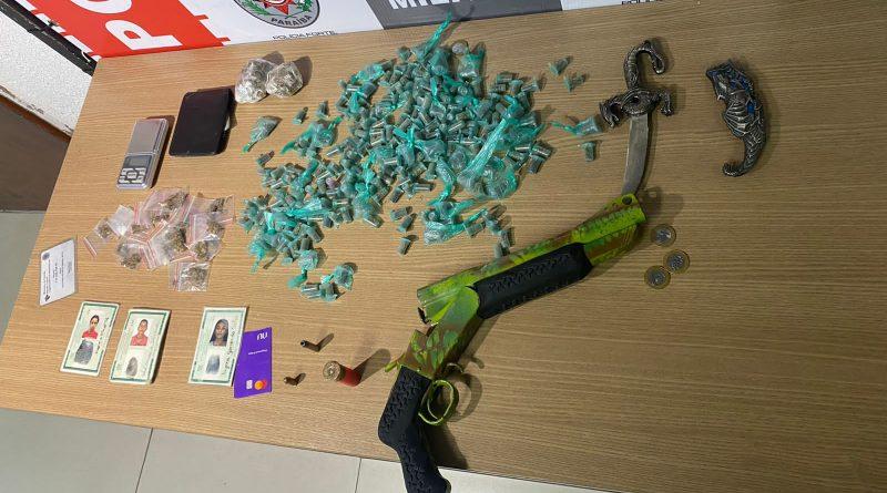 No Alto do Mateus: PM apreende arma e drogas em operação para prender acusado de homicídio
