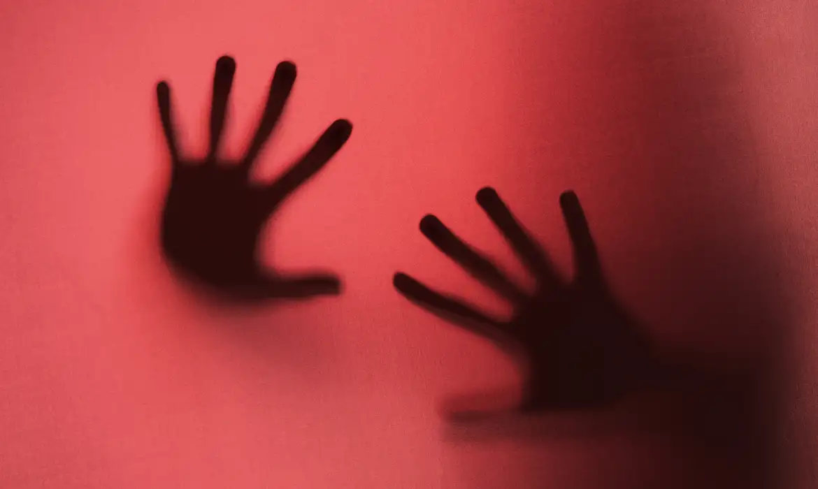 Penas para crimes contra criança e adolescente ficam mais rigorosas a partir desta segunda