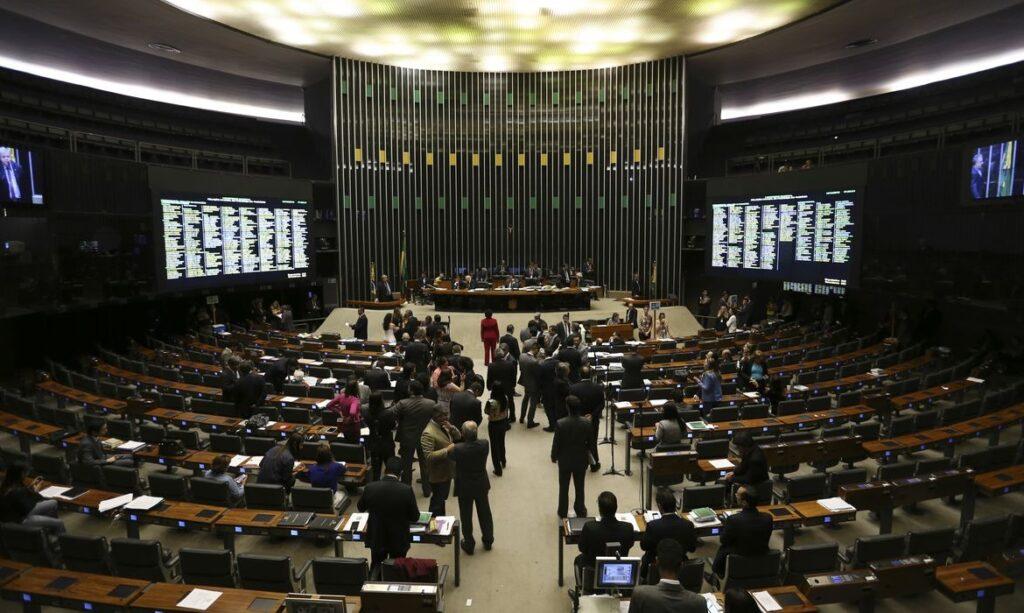 PL e PT terão as maiores fatias de fundo eleitoral recorde em 2024