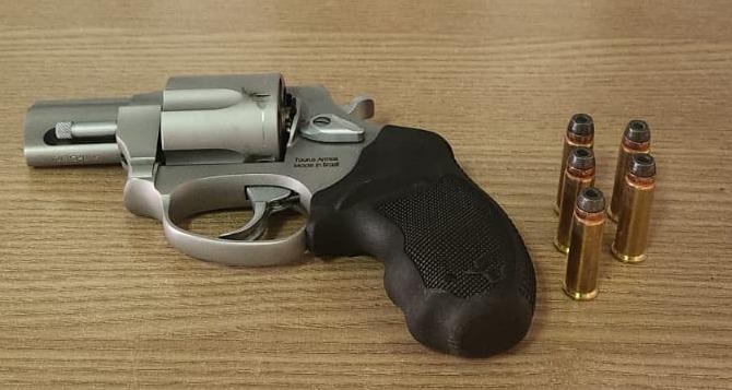 Polícia Militar aborda carro e apreende mais uma arma de fogo em João Pessoa