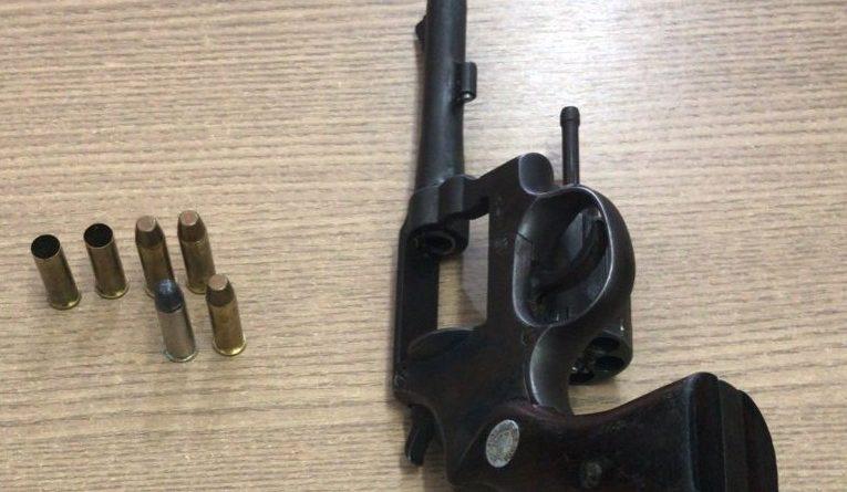 Polícia Militar apreende arma com acusados que estariam planejando crimes em Massaranduba