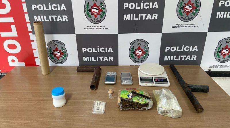 Polícia Militar encontra armas artesanais e drogas escondidas em caixa d’água na zona sul da Capital