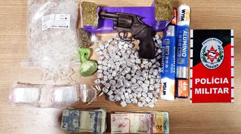 Polícia Militar intensifica combate ao tráfico e apreende drogas e arma de fogo na zona leste de Campina Grande