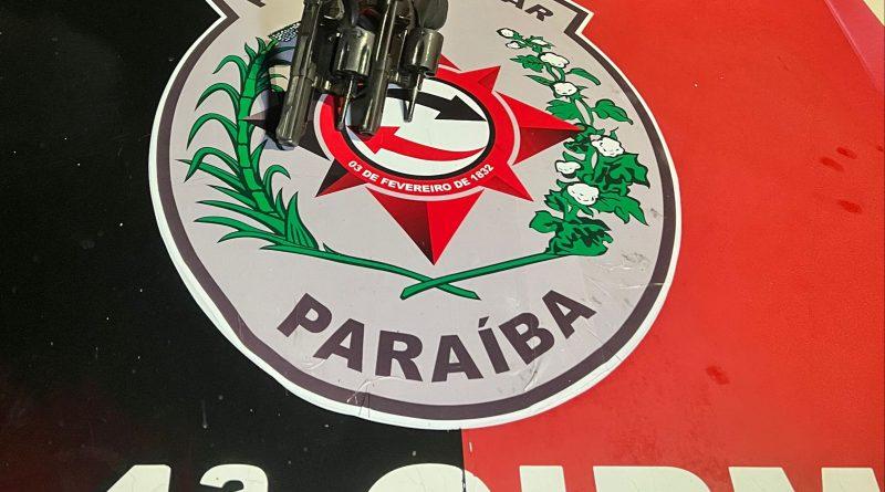 Polícia Militar prende dupla suspeita de assalto na cidade de Bayeux e apreende armas com os acusados