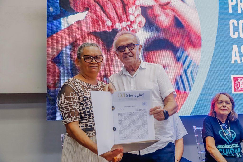 Cicero Lucena entrega chaves de 12 novos imóveis para famílias do bairro São José, que viviam em áreas de risco