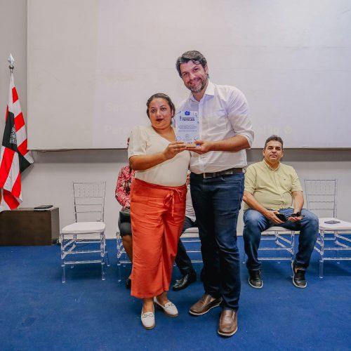 Comerciantes são contemplados com linha de crédito em evento que homenageou destaques do empreendedorismo em João Pessoa