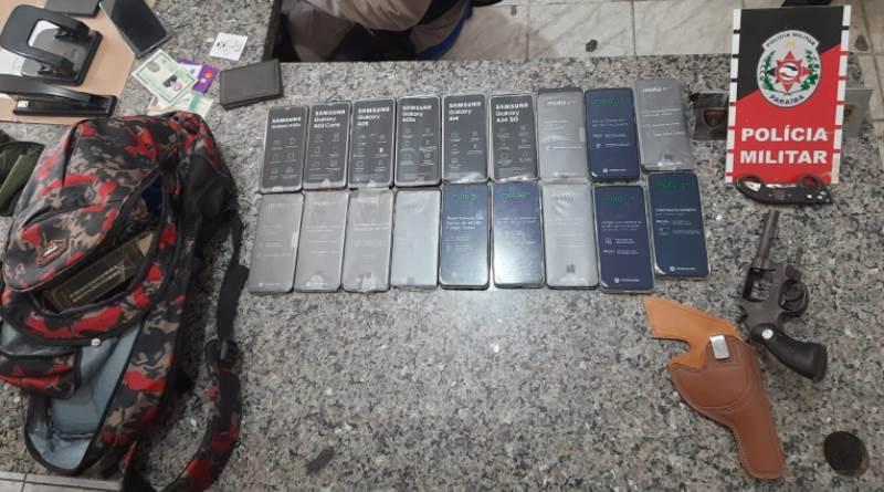 EM FLAGRANTE: Polícia Militar recupera 18 celulares roubados e prende acusado do crime com arma de fogo