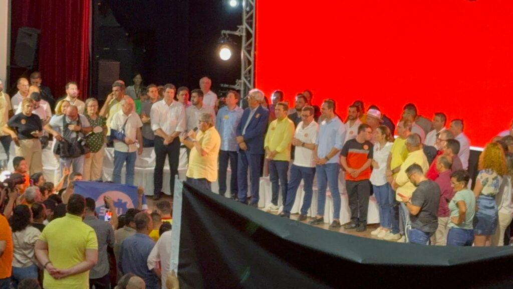 Em plenária do PSB em CG, João Azevêdo afirma nome de Jhony Bezerra como pré-candidato, mas não descarta dialogar com outras lideranças
