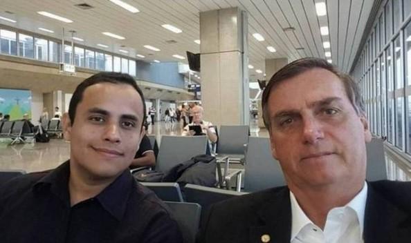 Ex-assessor de Bolsonaro, paraibano Tércio Arnaud é alvo de mandado de busca pela PF e tem celular apreendido