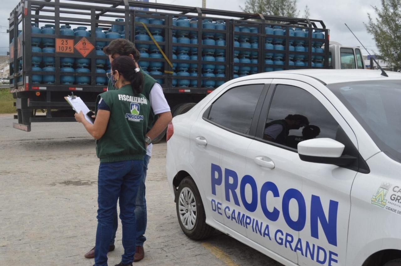 Garrafão de água mineral pode ser comprado por R$ 5,00 e botijão de gás de cozinha por R$ 83,00, aponta Procon de Campina Grande