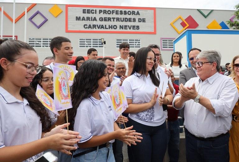 João Azevêdo inaugura escola, nova agência da Cagepa e autoriza obras de infraestrutura hídrica em Caiçara