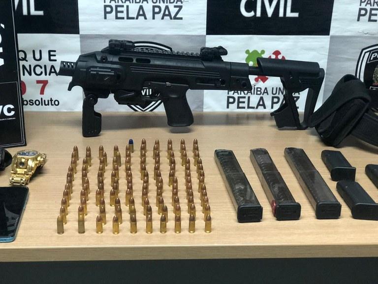 JOÃO PESSOA: Polícia Civil prende faccionado indiciado por duplo homicídio; pistola com ‘kit Roni’ é apreendida