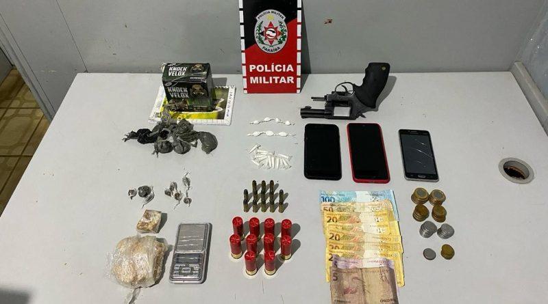 Polícia Militar prende homem por tráfico de drogas e porte ilegal de arma de fogo em Marcação