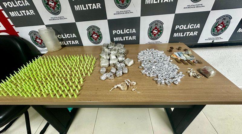 Polícia Militar prende suspeitos, cumpre mandado e apreende armas e drogas em operação na região metropolitana de João Pessoa