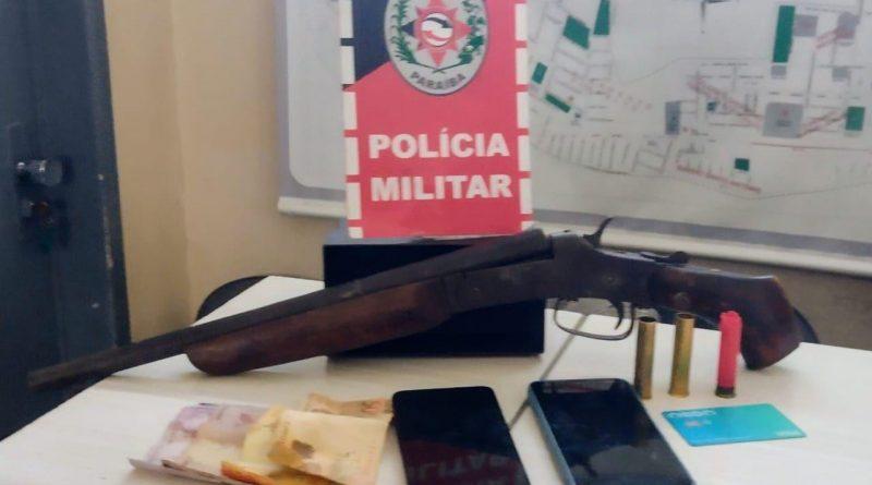 Polícia Militar recupera veículos roubados e apreende arma após confronto com dupla em Pedras de Fogo